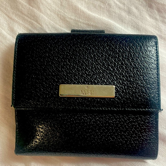 Gucci black compact 🌹leather wallet Great used Condition - Picture 1 of 12